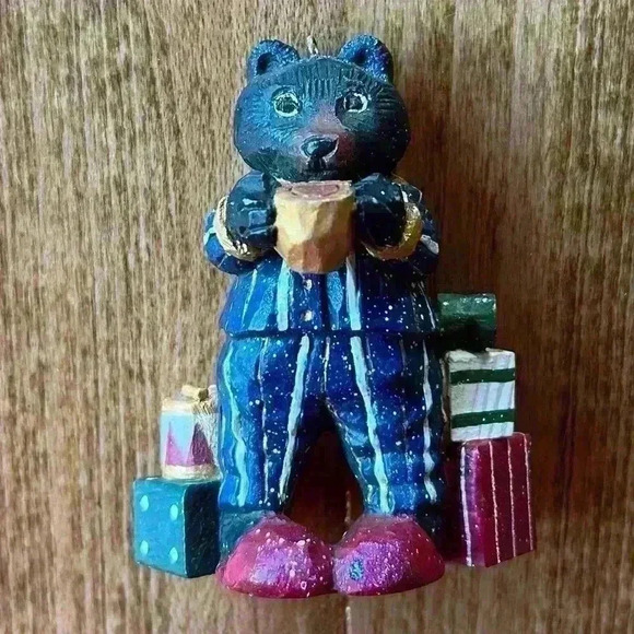 Bear Ornament drinking Coffee in Pajamas Jasper Wyoming 2006 Signed “RS” - Picture 2 of 12